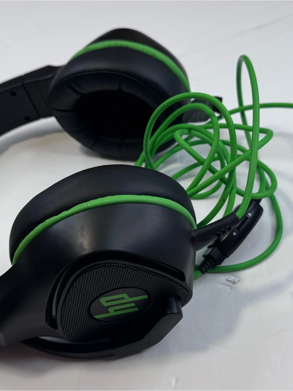 HP Wired Over-Ear Headphones Padded Black/Green 3.5mm Audio Jack Adjustable